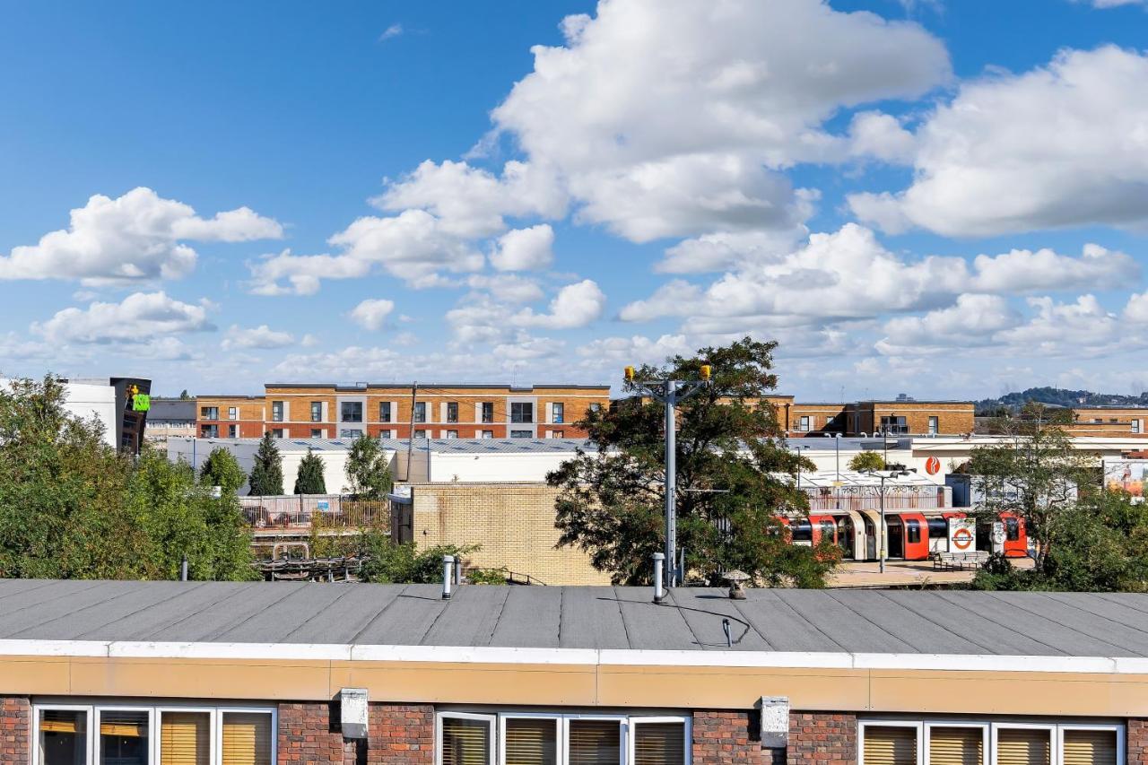 St Martins 2 Bedroom Apartments In Ruislip By 360 Stays Exterior photo